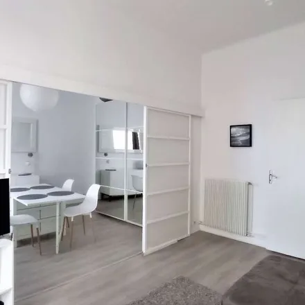 Image 5 - 8 Place Georges Clemenceau, 64200 Biarritz, France - Apartment for rent