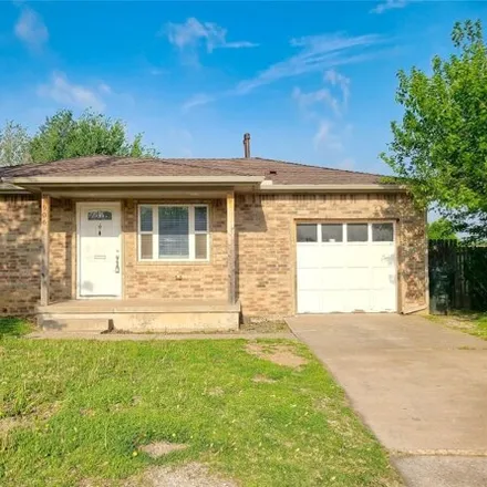 Rent this 3 bed house on 908 South 2nd Street in Yukon, OK 73099