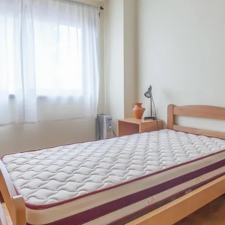 Rent this 3 bed room on Avenida de Fernão de Magalhães in 4200-517 Porto, Portugal