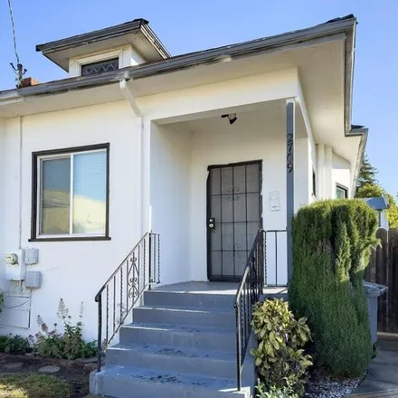 Image 2 - 2709 California Street, Berkeley, CA 94703, USA - House for sale