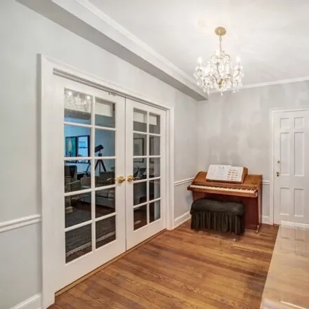 Image 4 - 240 East 79th Street, New York, NY 10075, USA - Apartment for sale