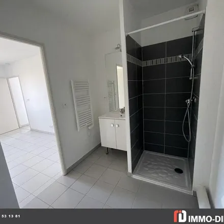 Rent this 2 bed apartment on 85 a Avenue Frédéric Chevillon in 13380 Plan-de-Cuques, France