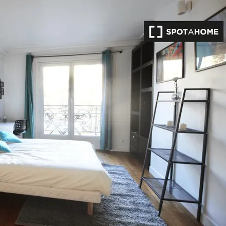 Rent this 4 bed room on 16 Boulevard Exelmans in 75016 Paris, France