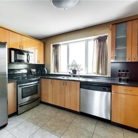Image 5 - 2900 East 29th Street, New York, NY 11235, USA - Condo for sale