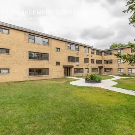 Rent this 1 bed apartment on 6801-6807 North Ridge Boulevard in Chicago, IL 60626