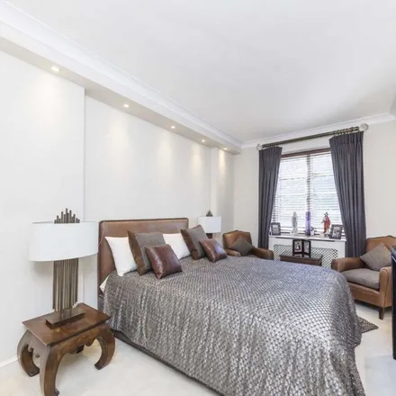Rent this 3 bed apartment on 9 Heathview Gardens in London, SW15 3SZ