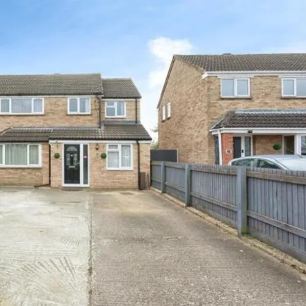 Buy this 4 bed duplex on Surrey Place in Bletchley, MK3 7HQ
