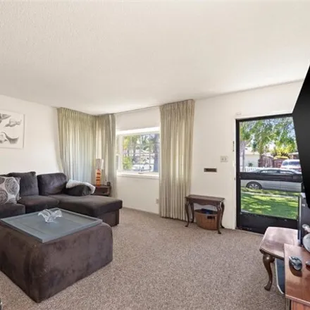 Image 4 - 1581 West 218th Street, Los Angeles, CA 90501, USA - House for sale