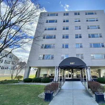 Rent this 1 bed condo on Hampsire House in 887 Farmington Avenue, Fernridge Place