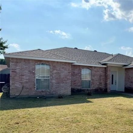 Rent this 3 bed house on 6422 Jennie Ln in Arlington, Texas