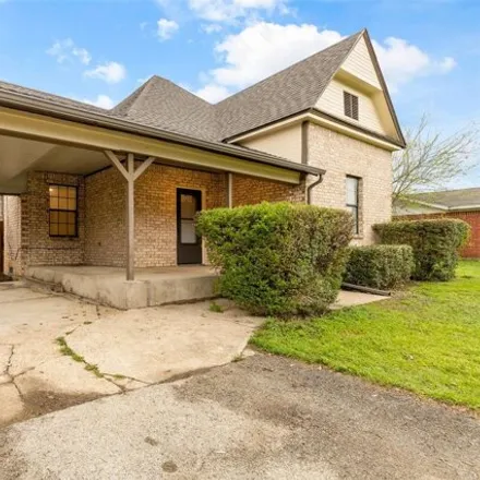 Image 3 - 305 Glen Rose Ave, Cleburne, Texas, 76033 - House for sale