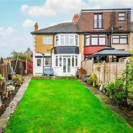 Image 9 - Capel Gardens, London, IG3 9DQ, United Kingdom - House for sale
