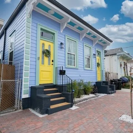 Buy this 3 bed house on 326 North Tonti Street in New Orleans, LA 70119