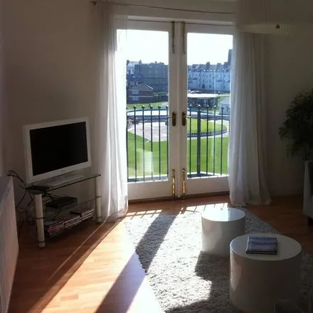 Image 2 - Whitby, YO21 3HT, United Kingdom - Apartment for rent