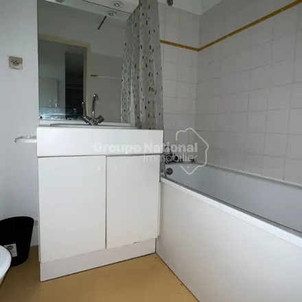 Image 1 - 5 quater Place Championnet, 26000 Valence, France - Apartment for rent