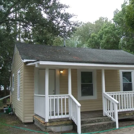 Buy this 2 bed house on 913 3rd Avenue Southwest in Riverside, Moultrie