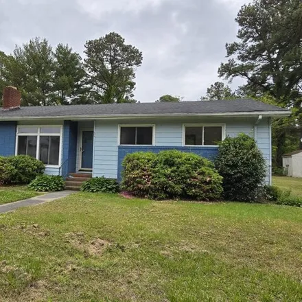 Buy this 3 bed house on 437 Massachusetts Avenue in Elizabeth City, NC 27909