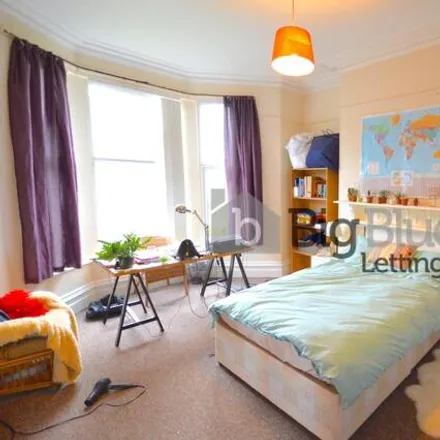 Rent this 9 bed townhouse on Regent Park Terrace in Leeds, LS6 2AX