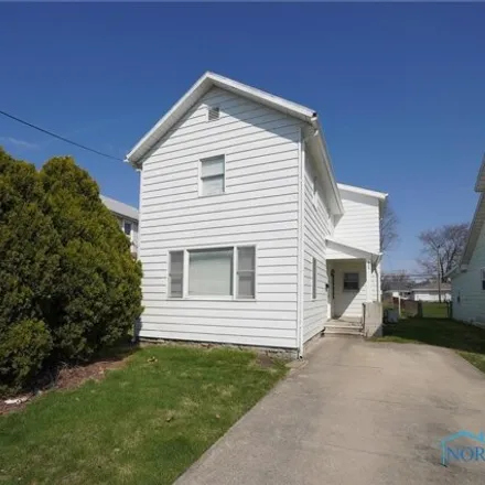 Buy this 3 bed house on 528 Howard Street in Findlay, OH 45840