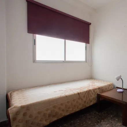 Rent this 6 bed room on Banco Sabadell in Carrer de l'Escultor Josep Capuz, 46005 Valencia