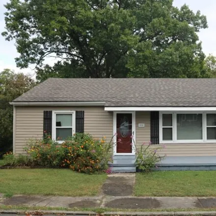 Buy this 4 bed house on 573 Sycamore Street in Carlisle, KY 40311