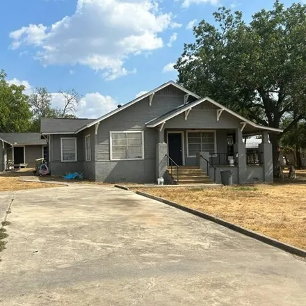 Image 2 - 701 Beech Street, Kerrville, TX 78028, USA - House for sale