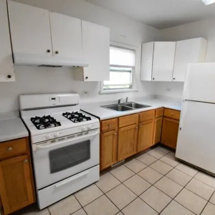 Image 3 - 3900 West Diversey Avenue, Chicago, IL 60641, USA - House for rent