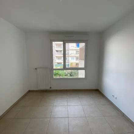 Rent this 3 bed apartment on 38 Rue Paul Verlaine in 69100 Villeurbanne, France