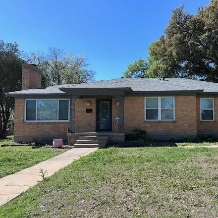 Rent this 3 bed house on 2210 Dugald Place in Dallas, TX 75216
