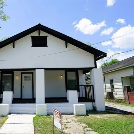 Buy this 3 bed house on 553 North Sidney Street in Houston, TX 77003
