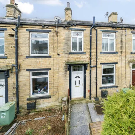 Buy this 1 bed townhouse on Poplar Square in Farsley, LS28 5AW