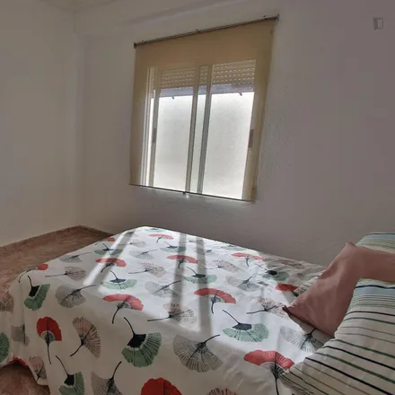 Rent this 4 bed room on Avinguda del Cardenal Benlloch in 71, 46021 Valencia