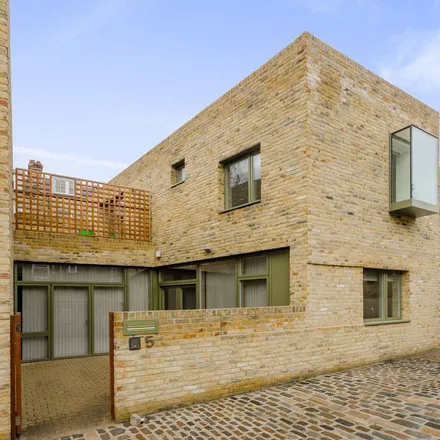 Rent this 3 bed apartment on Moray Mews in London, N7 7DT