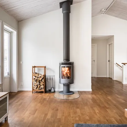 Rent this 6 bed apartment on Långsjövägen 89 in 135 35 Tyresö kommun, Sweden