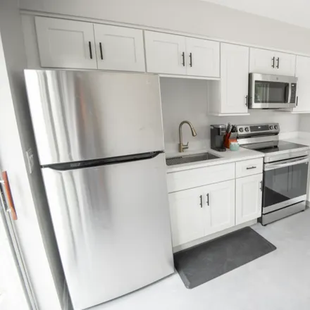 Image 6 - 219 East Buchanon Avenue, Unit Palm Suite (219) - Apartment for rent