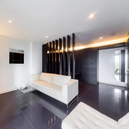 Image 2 - Pan Peninsula, Marsh Wall, Canary Wharf, London, E14 9SH, United Kingdom - Apartment for rent