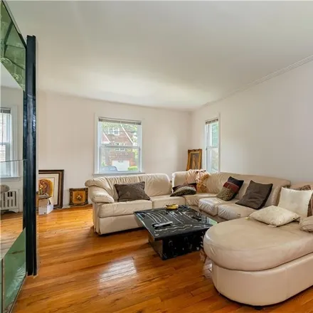 Image 4 - 1787 Tenbroeck Avenue, New York, NY 10461, USA - House for sale