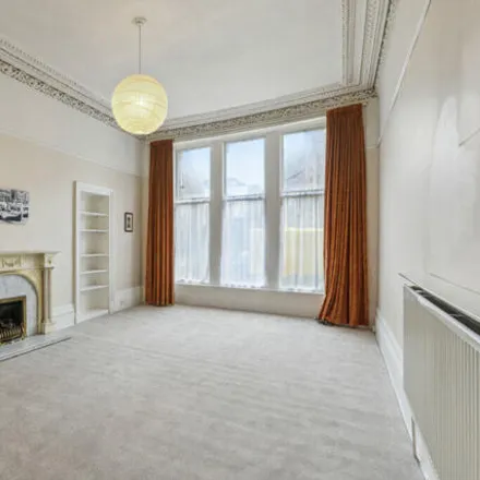 Image 5 - Holyrood Crescent, Queen's Cross, Glasgow, G20 6HJ, United Kingdom - Apartment for sale
