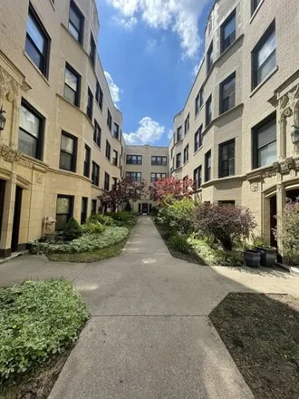 Rent this 2 bed apartment on 7434-7442 North Hermitage Avenue in Chicago, IL 60626