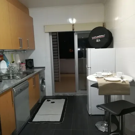 Image 9 - Cepsa, Rua Conde de Avelar, 2460-873 São Martinho do Porto, Portugal - Apartment for rent