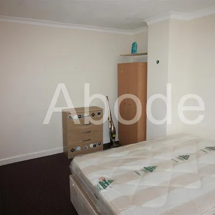 Image 9 - Back Welton Mount, Leeds, LS6 1ET, United Kingdom - House for rent