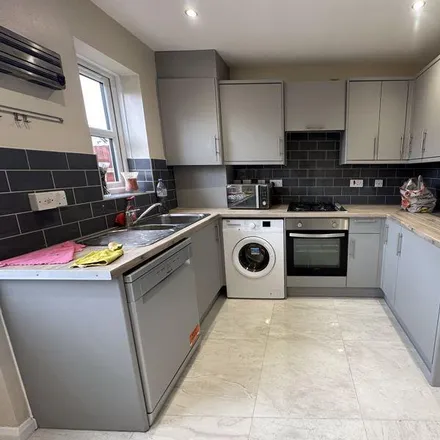 Rent this 3 bed townhouse on unnamed road in London, UB8 3US