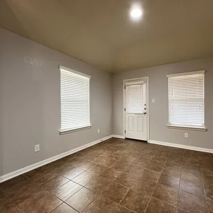 Image 9 - 5725 Southern Knoll, Bexar County, TX 78261, USA - House for rent