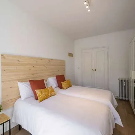 Rent this 16 bed apartment on Torre Metropolitana in Calle Beatriz de Bobadilla, 28040 Madrid