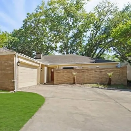 Rent this 3 bed house on 13853 Oakwood Lane in Sugar Land, TX 77498