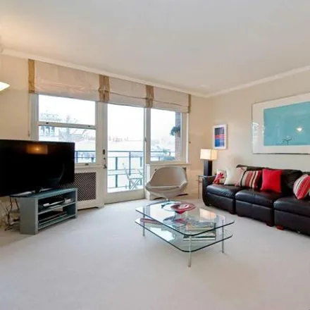 Rent this 2 bed room on Kingston House South 40-90 in Ennismore Gardens, London