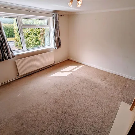 Rent this 3 bed apartment on Gwent Close in Maidenhead, SL6 3DJ