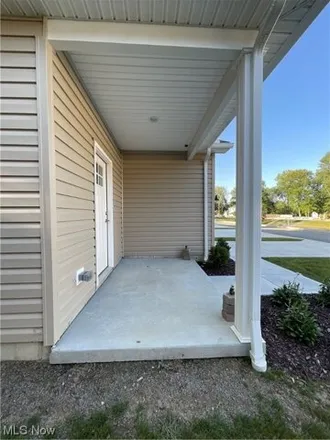 Image 4 - 618 Treadway Boulevard, Sheffield Lake, OH 44054, USA - Condo for sale