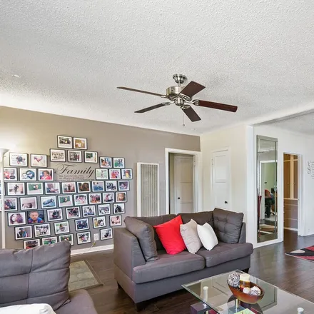 Image 3 - 1201 West 78th Street, Los Angeles, CA 90044, USA - Townhouse for sale