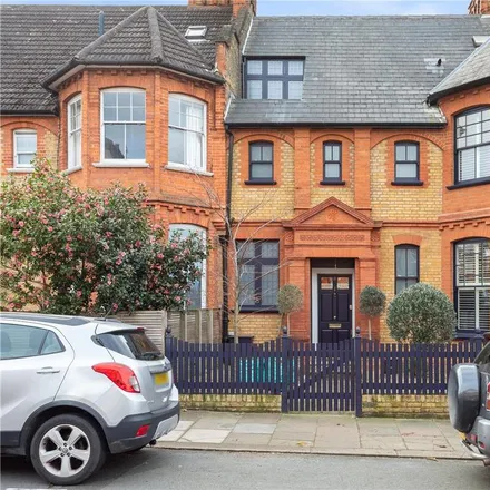 Rent this 4 bed duplex on Kirkstall Road in London, SW2 4HD
